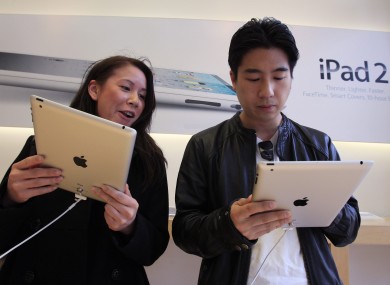 Trying out the iPad2, sales of which have been disappointing