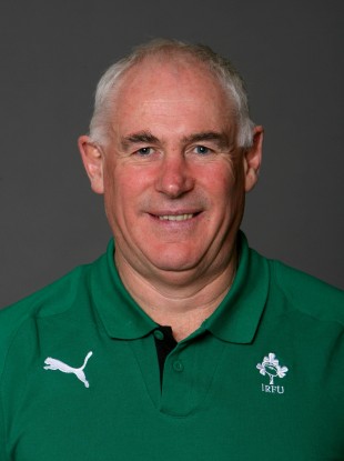 Kearney was forced to retire from playing rugby at the age of 24, owing to a knee injury.