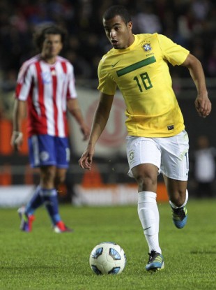Lucas Moura: will be staying at Sao Paulo, according to representative.