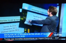 VIDEO: Newsreader doesn’t know how to work his touch screen