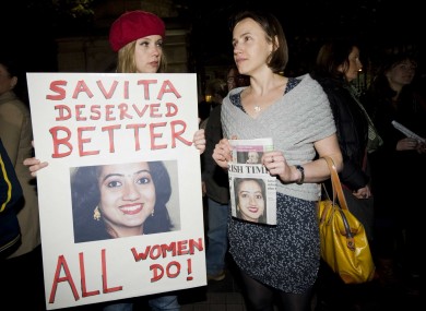 Jennie Ridyard (left) and Aoife McLysaght at last night's Pro Choice protest in Dublin.