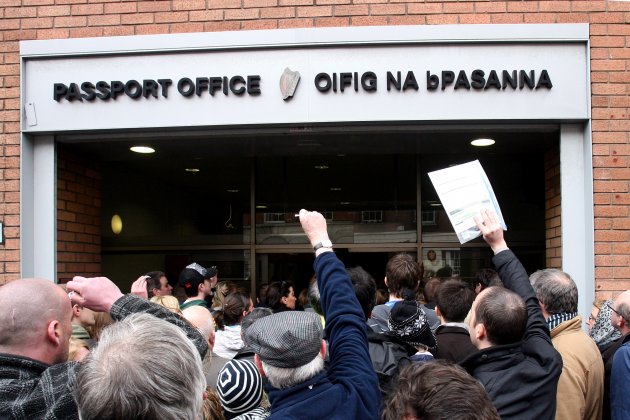 23/3/2010. Passport Office Chaos Disputes