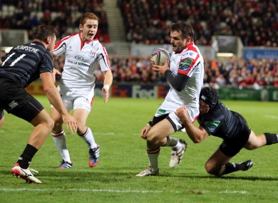 Ulster's Jared Payne has a dash at the Leicester line.